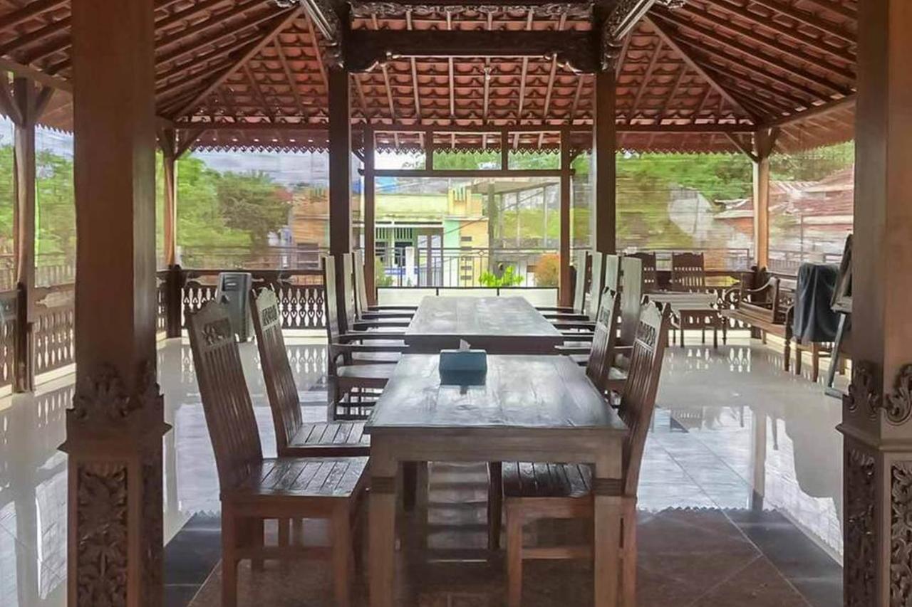 Malang Hill Syariah Redpartner Hotel Exterior photo
