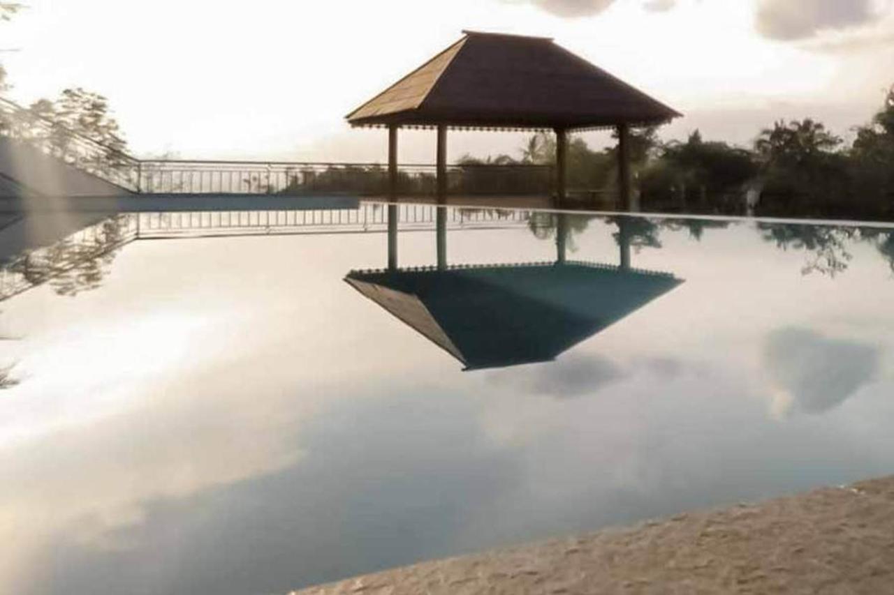 Malang Hill Syariah Redpartner Hotel Exterior photo