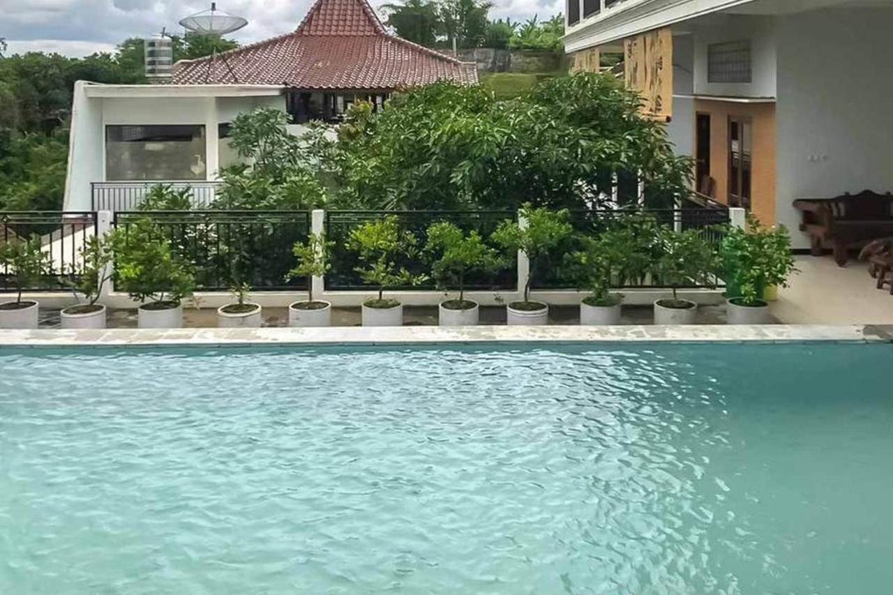 Malang Hill Syariah Redpartner Hotel Exterior photo