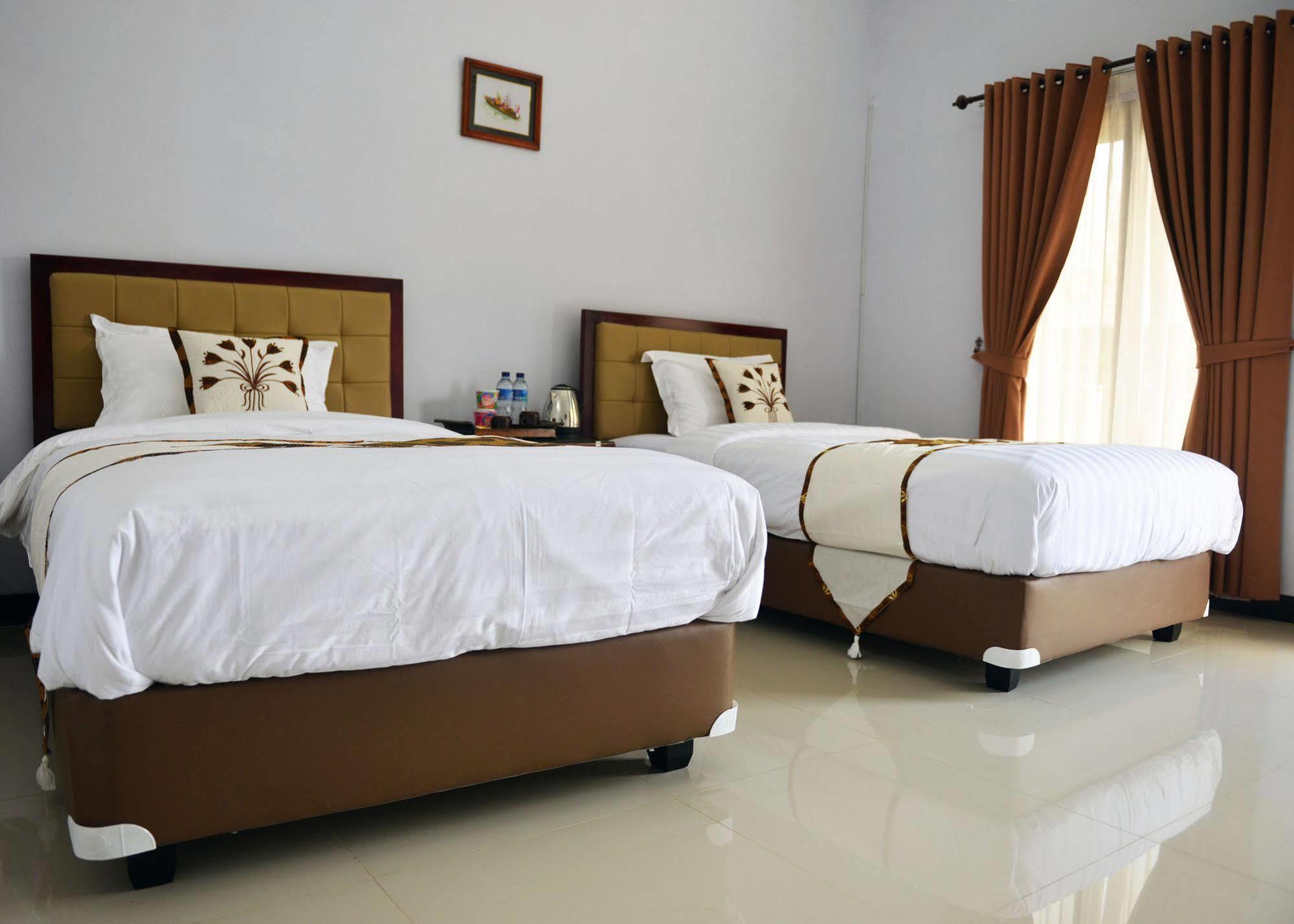 Malang Hill Syariah Redpartner Hotel Exterior photo