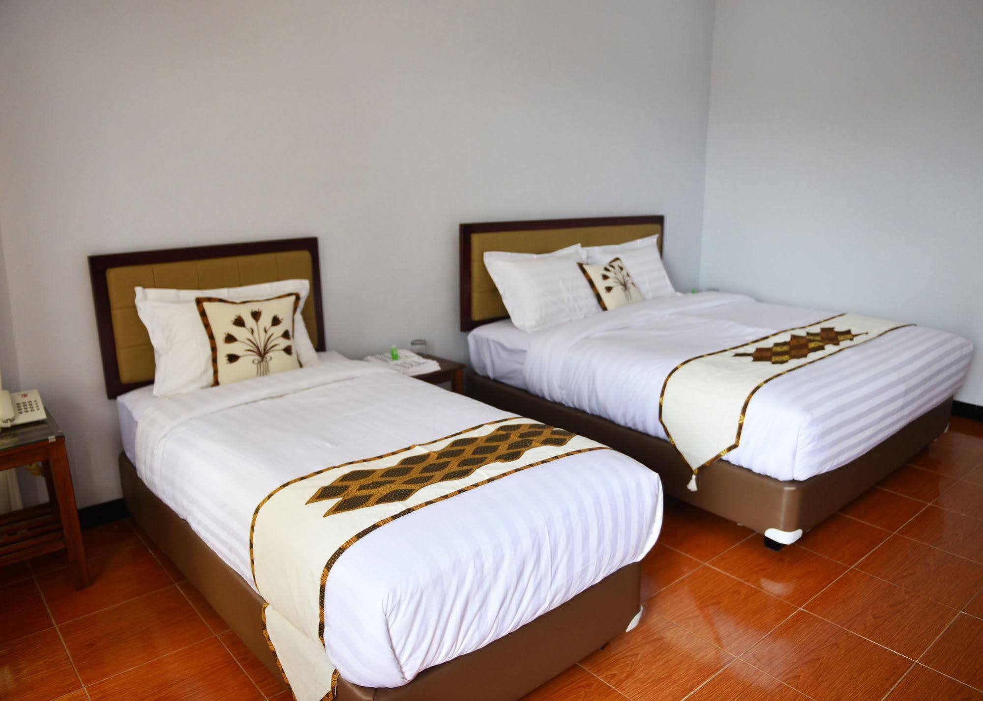 Malang Hill Syariah Redpartner Hotel Exterior photo