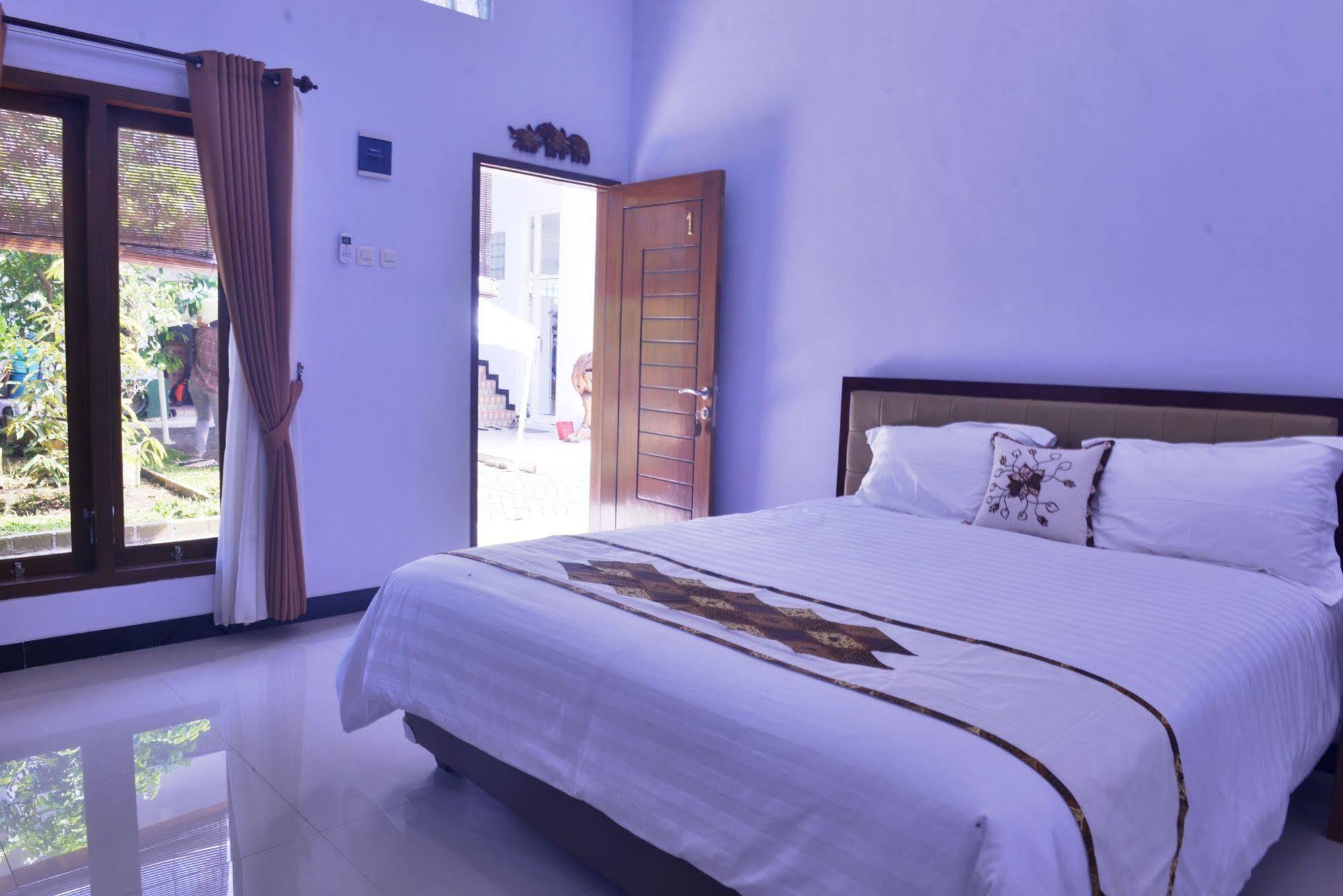 Malang Hill Syariah Redpartner Hotel Exterior photo